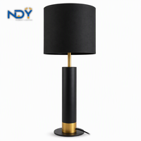 Lampe de table noire de luxe moderne, colonne en laiton, lampe de chevet en métal, abat-jour en tissu pour chambre d'hôtel