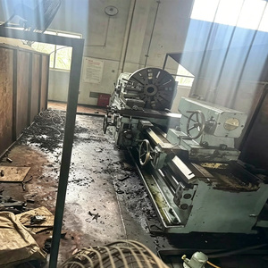 Tour à métaux manuel d'occasion avec kit d'outils complet et peu d'heures de fonctionnement - Product Image 3