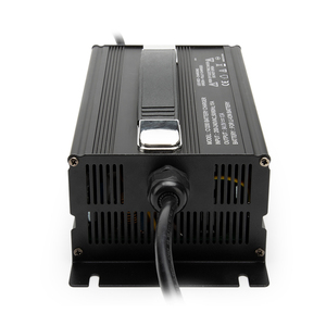 Meilleure vente Chargeurs et adaptateurs au lithium C1200 CE 84V 10A pour <span class=keywords><strong>tondeuses</strong></span> <span class=keywords><strong>à</strong></span> gazon et chasse-neige de motos Supports CAN2.0 et RS-485 - Product Image 2