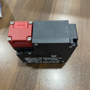 D4NL-1AFG-B IP67 an toàn điện từ cửa chuyển đổi với cơ khí phát hành 24V Điện áp tối đa 1NC/1NO + 1NC/1NO giới hạn thiết bị chuyển mạch - Product Image 1