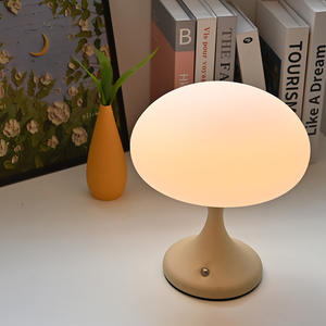 Lámpara de Mesa con Forma de Medusa de Hongo, Luz Ambiental para Dormitorio, Estilo Crema de Alta Gama, Luz Nocturna Recargable que Protege la Vista - Product Image 6