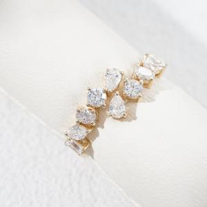 Anillo de Diamantes Starsgem, Joyería Fina, Anillos de Banda de Diamantes Sintéticos de Tamaño Mixto y Degradado, Anillo de Diamante Cultivado en Laboratorio de Oro de 10K - Product Image 1