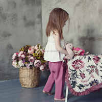 Ensemble de vêtements d'été personnalisé en lin et coton avec logo sur mesure pour bébé fille, comprenant un short et une chemise décontractés de marque pour petite fille