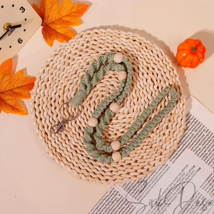 Cordón de macramé estilo bohemio con cuentas de madera, llavero de macramé hecho a mano y soporte para credenciales, regalos personalizados, cordón ajustable. - Product Image 6