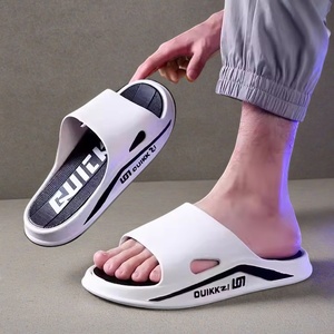 Vente en Gros Mode 2024, Mules et Claquettes Légères à Semelle Souple pour Intérieur et Extérieur, Tongs et Sandales Décontractées pour Femmes et Hommes - Product Image 4
