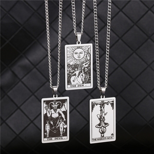 Ciondolo con Carte dei Tarocchi Rider Waite Inciso al Laser, Amuleto Astrologico e Divinatorio, Gioielli in Acciaio Inossidabile, Collane per Donne e Uomini - Product Image 5