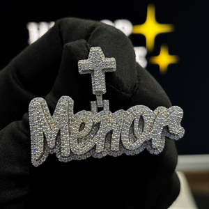Colgante Personalizado con Nombre y Cruz, Estilo Hip Hop, Moissanita, Totalmente Cubierto de Diamantes, Chapado en Oro - Product Image 1