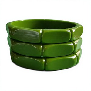 Nuevo Brazalete de Resina Roja Esculpida, Diseño Circular Artístico, Forma Redonda, Pieza de Joyería Decorativa Coleccionable para Mujer - Product Image 5