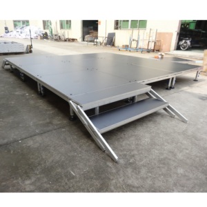 Scène portable légère en aluminium et bois, réglable en hauteur, avec montage facile pour concerts et événements en plein air - Product Image 1