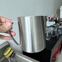 Pichet à mousseur en acier inoxydable 700 ml pour café expresso, latte, cappuccino, lait et crème – Idéal pour barista