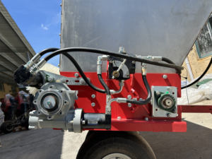 Semoir traîné polyvalent pour l'entretien des pelouses, la gestion du <span class=keywords><strong>gazon</strong></span>, la distribution de compost et l'amélioration des sols - Prix de dépôt - Product Image 4