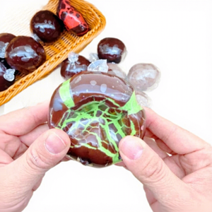 Bolas de Goma Crujientes Hechas a Mano con Sabor a Menta y Chocolate Negro, Ultra Suaves, Envueltas en Cera, Juguete Antiestrés para Adultos, Perfectas para Apretar - Product Image 5
