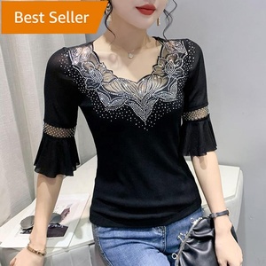 T-<span class=keywords><strong>shirt</strong></span> pour femmes à <span class=keywords><strong>col</strong></span> en <span class=keywords><strong>V</strong></span>, imprimé floral, orné de strass brillants et de paillettes, à <span class=keywords><strong>manches</strong></span> mi-<span class=keywords><strong>longues</strong></span> en maille, pour boîte de nuit et soirée - Product Image 3