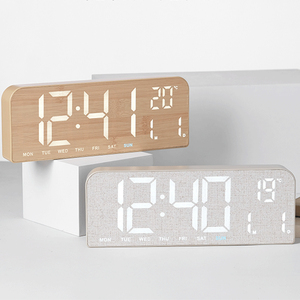 Réveil numérique USB avec grand écran LED, horloge de table intelligente - Product Image 4
