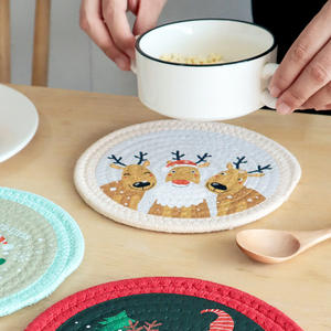 Salvamanteles Redondo de Cuerda de Algodón Navideño de 18 cm, Aislante del Calor, Impreso, para Uso Doméstico - Product Image 1