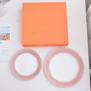 Ensemble de 2 pièces de style noir d'usine luxueux ensembles de dîner en porcelaine haute dure sans danger pour les aliments pour assiette de mariage d'hôtel - Product Image 1