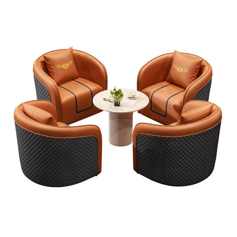 Una mesa y cuatro sillas (naranja-gris)