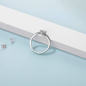 Bague en argent sterling 925 avec moissanite contractée - Product Image 6