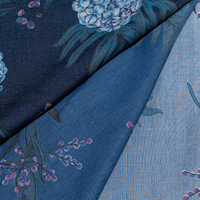 Tissu en jean imprimé Hortensia Lys 100% Lyocell Écologique Léger Décoloré Violet Bleu Motif Floral Couleurs Vives Garçons Filles