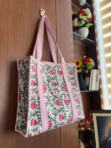 Bolso Tote de Viaje Acolchado a Mano con Múltiples Parches, Hermoso Bolso de Compras para Mujer, Hecho a Mano con Tela de Algodón Kantha, Lavable - Product Image 2