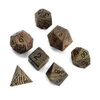 Lot de dés en bois polyédriques sculptés à la main sur mesure, 16 mm, 7 pièces, avec sac en velours, pour jeux de rôle (Dungeons & Dragons)