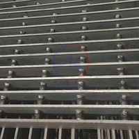 Grille en acier inoxydable robuste antidérapante pour passerelle, plateforme de sol, protection supérieure contre la corrosion, mur extérieur