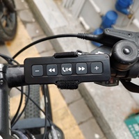 Télécommande multimédia étanche BLE à commande vocale avec 5 gros boutons, rechargeable par USB pour l'audio et les appels téléphoniques