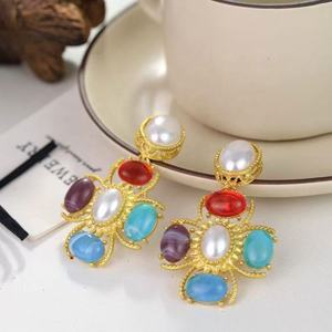 Boucles d'oreilles vintage en argent avec imitation de perles, motif géométrique papillon, plaqué or 14 carats, zircon, tendance, pendantes, style polyvalent et original - Product Image 3