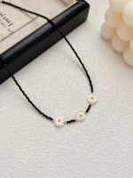 Collier tendance à pendentif fleur en perles coquillages, petit format - Accessoire de mode élégant pour le quotidien et idéal comme cadeau