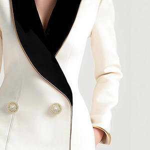 Elegante <span class=keywords><strong>Blazer</strong></span> Asimmetrico Bianco <span class=keywords><strong>con</strong></span> Risvolti Neri a Contrasto, Maniche Lunghe, <span class=keywords><strong>Blazer</strong></span> Slim da Donna, Giacca <span class=keywords><strong>Blazer</strong></span> Femminile - Product Image 4