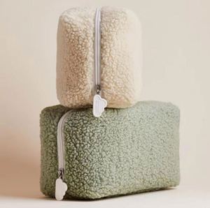 2026 New Arrival Fashion Durable <b>Large</b> Capacity Plush Cosmetic <b>Bag</b> Outdoor Travel Portable <b>Makeup</b> <b>Bag</b> for Daily Use - Product Image 1