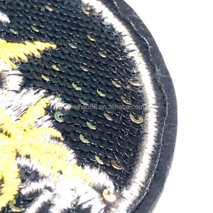 Venta al por mayor de parches de lentejuelas de fútbol brillo día del juego bordado logotipo personalizado parches de lentejuelas para la ropa - Product Image 5