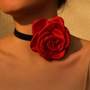 Ожерелья-чокеры женские ручной работы в европейском стиле с регулируемым шнурком, квасцами и цветами камелии, тканевые, с завязками на шее - Product Image 1