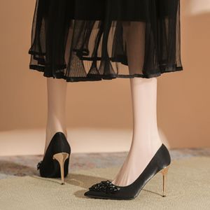 9888A-131 Escarpins en satin à bout pointu, talon aiguille, décor strass, chaussures de mariée, talon haut, mode féminine - Product Image 4