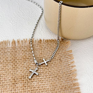 Collana Trendy in Ottone Placcato Rodio Bianco con Ciondolo a Croce e Zirconi Bianchi - Product Image 2