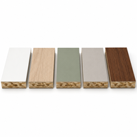 Panneau OSB mélaminé couleur bois grainé 4x8 pieds pour armoire, placard et décoration intérieure