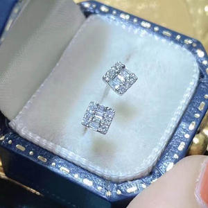 Orecchini a lobo E1894 in oro bianco con diamante taglio smeraldo, montatura a griffe, gioielli classici geometrici unisex di alta qualità - Product Image 5