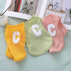 Gilet pour animaux de compagnie en polyester sans manches, motif lettre C, vêtements mignons pour chiens, rose, vert, jaune - Product Image 1