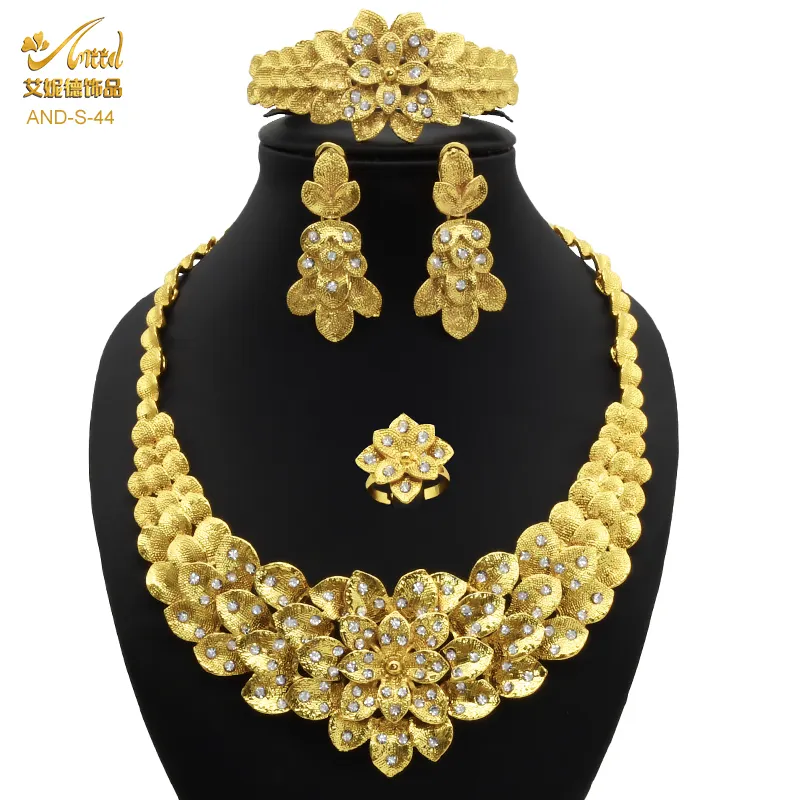 هونغ كونغ الورك هوب مثلج الهندية نهاية للأبيض الذهب مطلي هدية عالية الجودة المرأة مثلج طقم مجوهرات