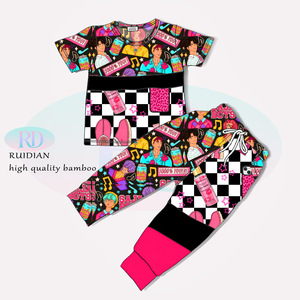 Set Sportivo OEM per Bambini in Fibra di Bambù, 2 Pezzi, T-shirt Morbida ed Elastica e Pantaloni con Stampa Auto da Corsa, Abbigliamento Sportivo per Ragazzi - Product Image 3