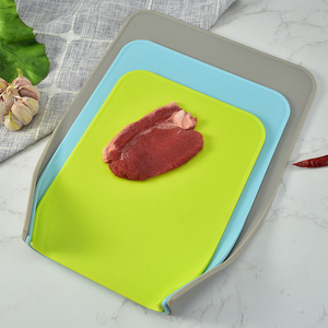 3 pezzi tagliere in plastica per nidificazione Set di bordi curvi in piedi tagliere da cucina - Product Image 1
