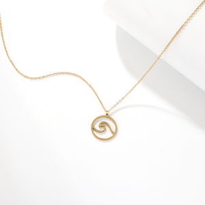Collana con Ciondolo a Onda Marina in Acciaio Inossidabile con Design a Cerchio Placcato Argento e Oro, Catene Impermeabili e Antiannerimento - Product Image 4