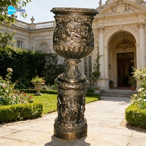 Grand pot à fleurs et vase décoratif en bronze antique en forme de cerf pour la décoration de jardins et maisons de luxe - Product Image 2