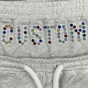 Shorts Bermuda Baggy en Coton 100% Personnalisés à Double Taille, Effet Délavé Acide, avec Appliques Brodés et Pierres Précieuses - Product Image 3