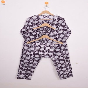 Conjunto de Pijama Floral Estampado a Mano de Primera Calidad - Ropa de Dormir de Algodón Artesanal, Ropa de Dormir y de Estar por Casa de Verano Estilo Bohemio para Mujer, Regalo - Product Image 6