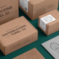 Boîte d'expédition en carton ondulé brun écologique avec gaufrage pour l'emballage de pots de miel, de thé et le stockage de bouteilles en verre