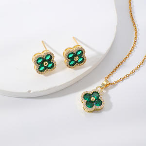 Set Perhiasan Berlapis Emas 18k dengan Empat Daun Semanggi, Kalung dan Anting Zirkonia Kubik, Perak Tembaga, Perhiasan Fashion Berkualitas untuk Wanita - Product Image 5