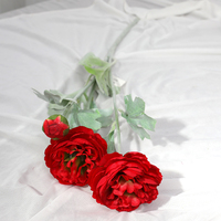 Roses roses et blanches Pivoines Eucalyptus Fleurs en soie artificielle 3 têtes Pivoines Centres de table pour le Nouvel An et les occasions d'Halloween
