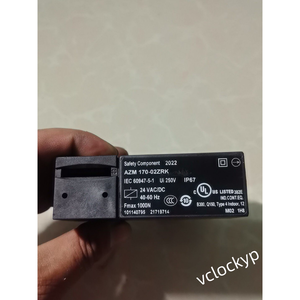 Nouveau commutateur de sécurité SCHMERSAL AZM 170-02ZRK 24V - Product Image 3