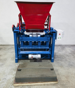 Máquina <span class=keywords><strong>de</strong></span> Fabricación <span class=keywords><strong>de</strong></span> Ladrillos Semiautomática Tipo 4-35 para Construcción <span class=keywords><strong>de</strong></span> Viviendas y Caminos <span class=keywords><strong>de</strong></span> Entrada, Fabricación Manual <span class=keywords><strong>de</strong></span> Ladrillos, <span class=keywords><strong>Precio</strong></span> <span class=keywords><strong>de</strong></span> la Máquina <span class=keywords><strong>de</strong></span> Fabricación <span class=keywords><strong>de</strong></span> Ladrillos - Product Image 3
